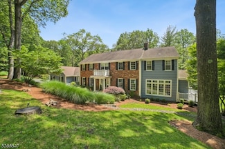 22 Saddle Hill Rd, Far Hills, NJ 07931
