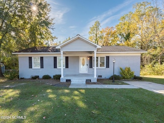 510 Village St, Bladenboro, NC 28320