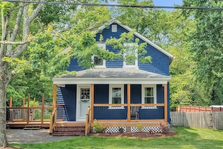15 Boyd Ave, East Providence, RI 02914