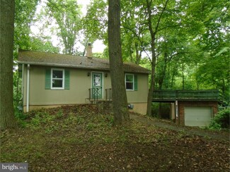 3998 Fox Mill Dr, Upper Chichester, PA 19061