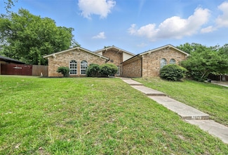 5825 N Hills Dr, North Richland Hills, TX 76117