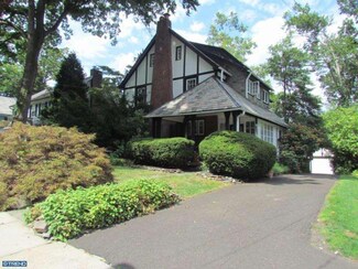 607 Park Ln, Wyncote, PA 19095