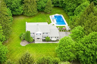 4 Evergreen Ct, Suffern, NY 10901
