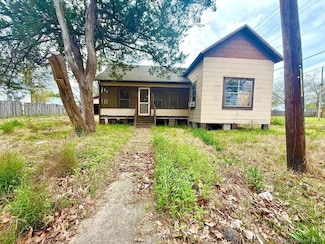 406 N 3rd St, Leesville, LA 71446