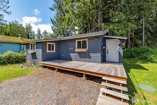 8471 Golden Valley Dr, Maple Falls, WA 98266