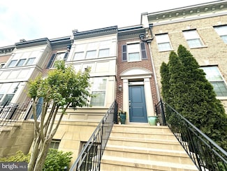 521 Overlook Park Dr Unit 49, Oxon Hill, MD 20745