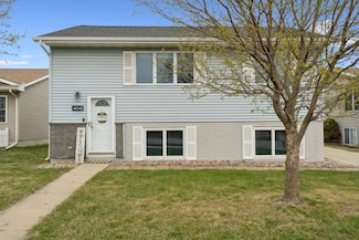 4042 Jill Dr, Waterloo, IA 50701