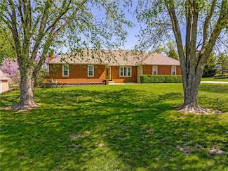 9015 Craig Dr, De Soto, KS 66018