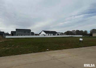 414 S Diamond Dr, Long Grove, IA 52756