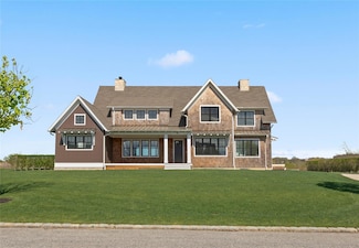 35 Club Dr, Calverton, NY 11933