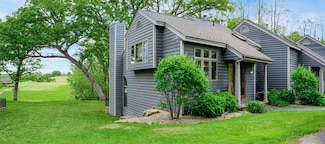 22 Valleywood Ln, Galena, IL 61036