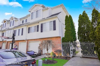 37 Red Cedar Ln, Staten Island, NY 10309