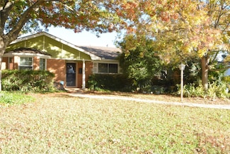 3913 Plantation Dr, Benbrook, TX 76116