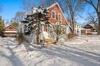 124 W Crystal Lake Ave, Crystal Lake, IL 60014