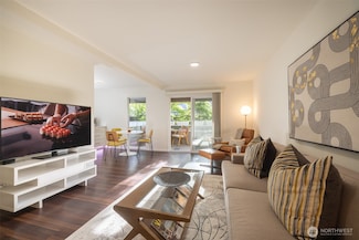 812 100th Ave NE Unit 102, Bellevue, WA 98004