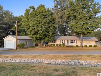 502 Carriage Cove Rd, Cadiz, KY 42211