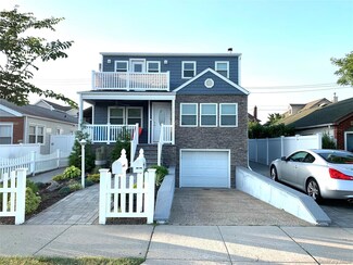 521 W Park Ave Unit 2nd Floor, Long Beach, NY 11561