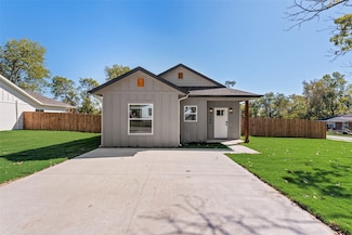 200 Pine St, Bonham, TX 75418