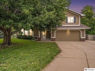 7811 Crabapple Ct, La Vista, NE 68128