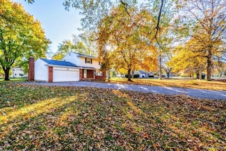 5297 Oaktree Dr, Flint, MI 48532