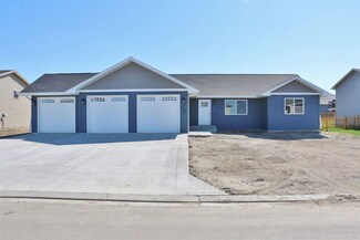 325 5th Ave SW, Surrey, ND 58785