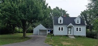 248 Harding Rd, Williamsville, NY 14221