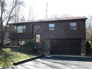 1915 Orchard Ln, McHenry, IL 60050
