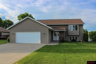 200 Quail Ct, Eagle Lake, MN 56024