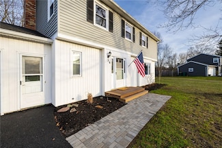 36 Round Hill Rd, Henrietta, NY 14467