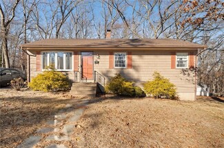 103 Pembroke Ln, Coventry, RI 02816