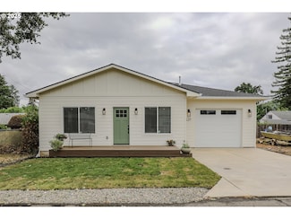 437 W Fair St, Roseburg, OR 97471