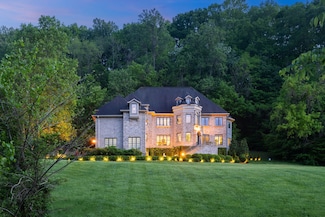 1060 Natchez Valley Ln, Franklin, TN 37064