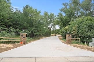 9450 S Robert Trail, Inver Grove Heights, MN 55077