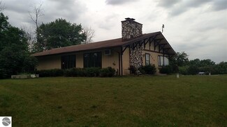 8225 Vickeryville Rd, Edmore, MI 48829