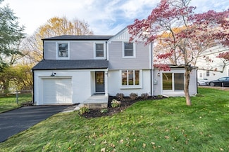 18 University Dr, Natick, MA 01760