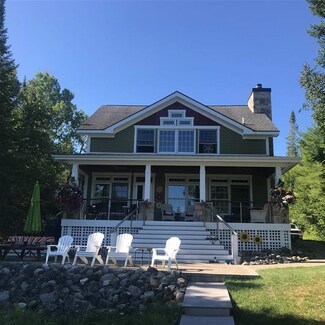 8955 Spinnaker Ln, East Jordan, MI 49727