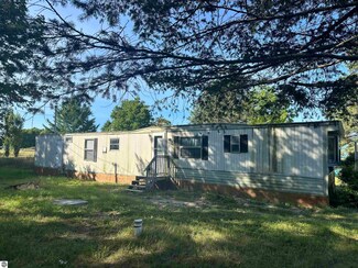 5123 Mobile Trail W, Traverse City, MI 49685