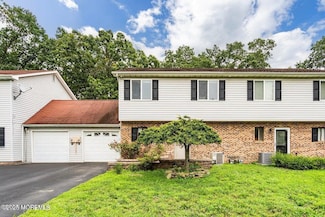 11 Desiree Ct, Howell, NJ 07731
