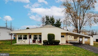 8 Gable Hill Rd, Levittown, PA 19057