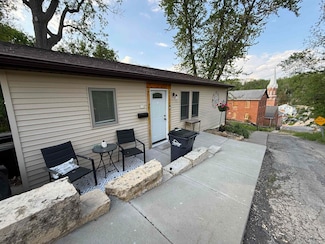 114 N High St, Galena, IL 61036