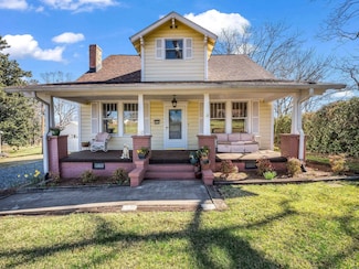 110 N Lyles Ave, Landrum, SC 29356