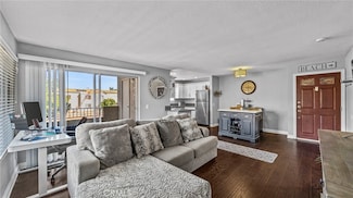 2500 San Gabriel Way Unit 208, Corona, CA 92882