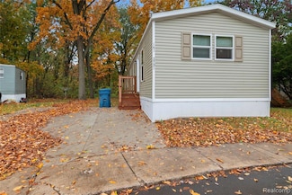 2791 Court St, Brighton, MI 48114