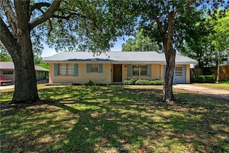 104 Redmond Dr, College Station, TX 77840