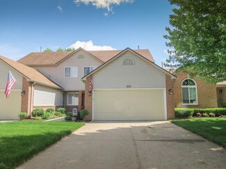 222 Crestlawn Dr, Whitmore Lake, MI 48189