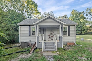 318 Union Hill Rd, Fairview Heights, IL 62208