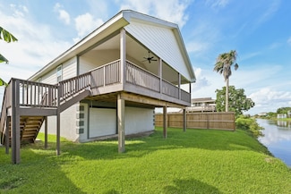 6935 W Holiday St, Hitchcock, TX 77563