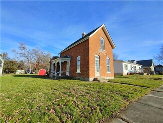 406 E 9th St, Rushville, IN 46173