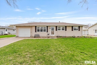 204 N 8th St, Eldridge, IA 52748