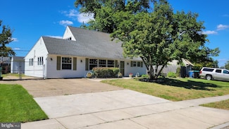 331 Indian Creek Dr, Levittown, PA 19057